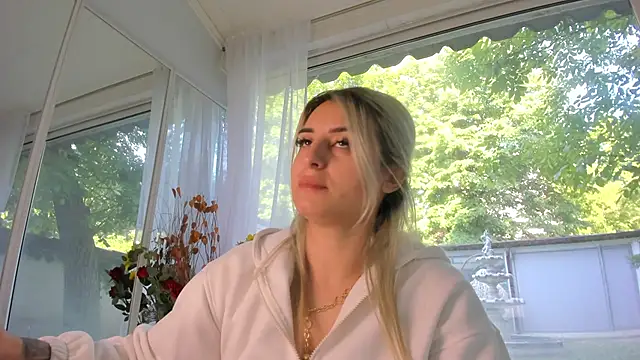 Snapshot of Ella_Vee chatting on 05.15.26 Ella Vee online show from 05.15.26