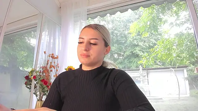 Snapshot of Ella_Vee chatting on 05.22.26 Ella Vee online show from 05.22.26