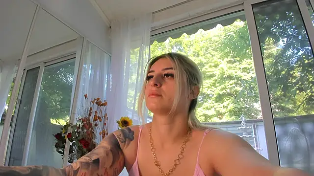 Snapshot of Ella_Vee chatting on 05.25.26 Ella Vee online show from 05.25.26