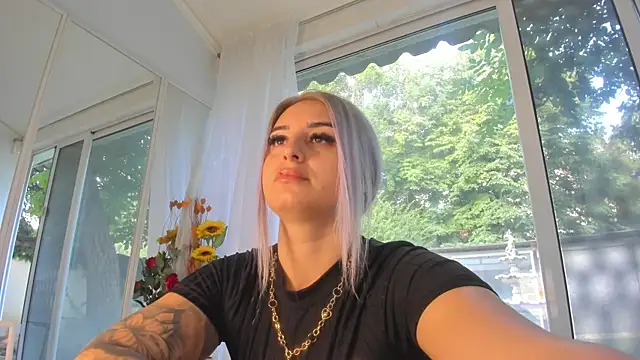 Snapshot of Ella_Vee chatting on 07.26.26 Ella Vee online show from 07.26.26