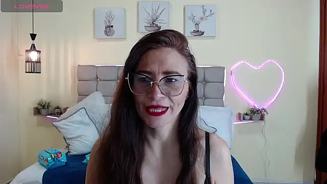  naomi s online show from 06.10.26