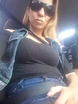 Snapshot of MilayMarkXXX chatting on 10.10.25 MilayMarkXXX online show from 10.10.25