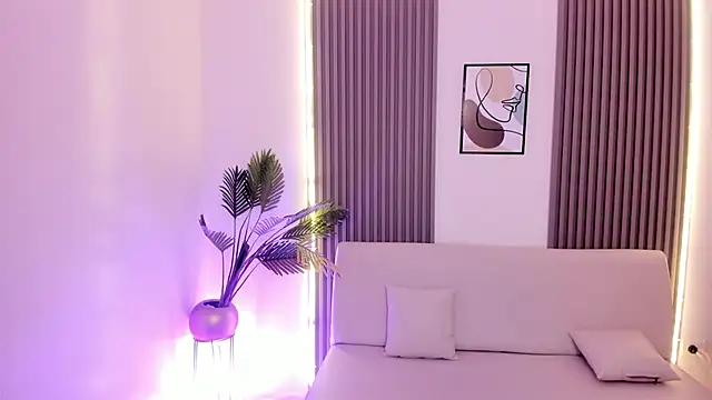 Snapshot of catalovex chatting on 09.18.25 catalovex online show from 09.18.25