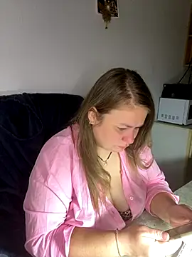 Snapshot of MartaXLove chatting on 09.25.25 MartaXLove online show from 09.25.25