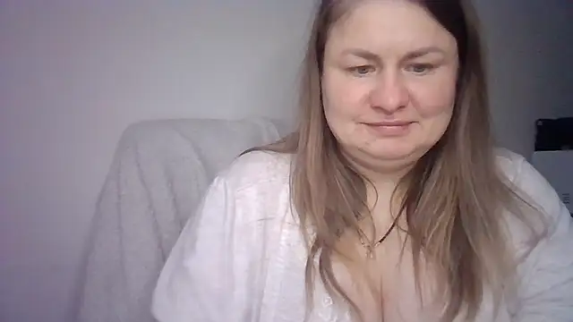Snapshot of MartaXLove chatting on 09.28.25 MartaXLove online show from 09.28.25