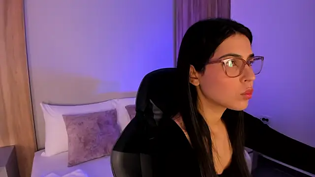 desireee  online show from 11.04.25