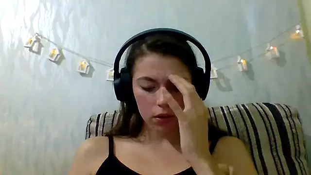 Snapshot of CutieAnny chatting on 09.09.25 CutieAnny online show from 09.09.25