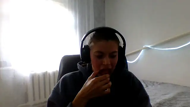 Snapshot of CutieAnny chatting on 09.12.25 CutieAnny online show from 09.12.25