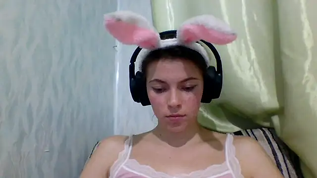 Snapshot of CutieAnny chatting on 09.15.25 CutieAnny online show from 09.15.25