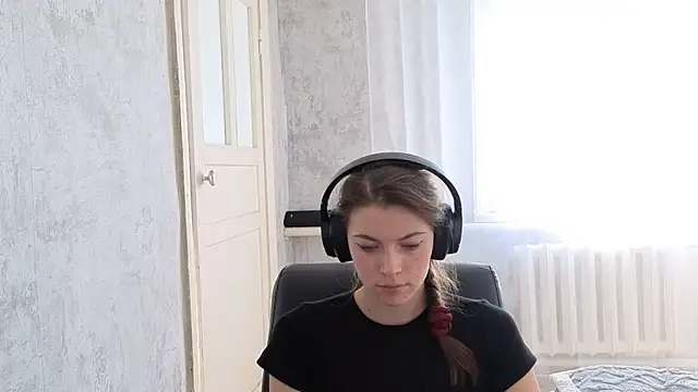 Snapshot of CutieAnny chatting on 09.27.25 CutieAnny online show from 09.27.25