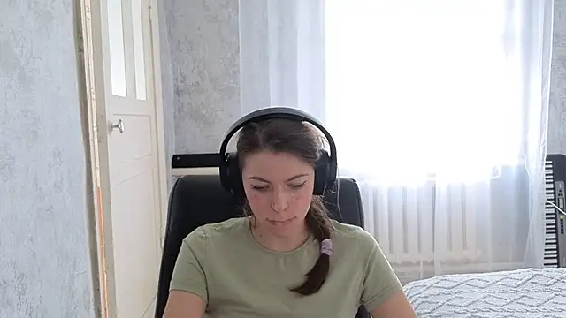 Snapshot of CutieAnny chatting on 10.01.25 CutieAnny online show from 10.01.25