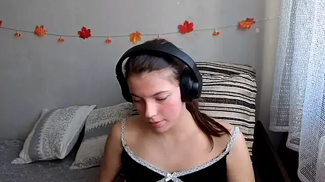 Snapshot of CutieAnny chatting on 10.20.25 CutieAnny online show from 10.20.25