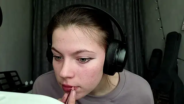 CutieAnny online show from 02.03.26