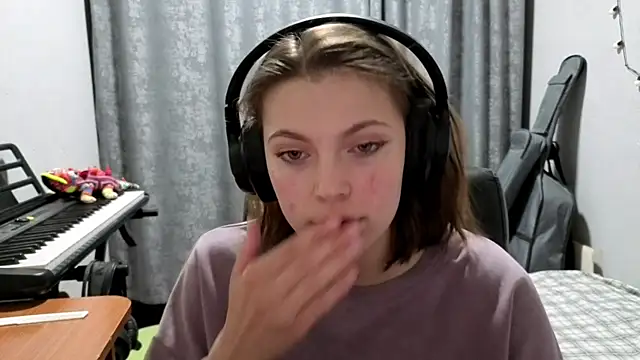 CutieAnny online show from 04.24.26