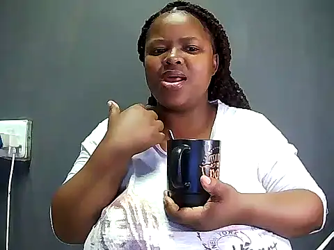 Snapshot of MegaBustyQueen chatting on 09.10.25 MegaBustyQueen online show from 09.10.25