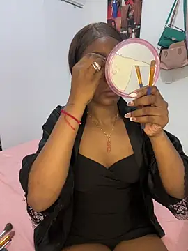 Snapshot of zaracollins01 chatting on 02.17.26 zaracollins01 online show from 02.17.26