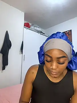 Snapshot of zaracollins01 chatting on 02.24.26 zaracollins01 online show from 02.24.26