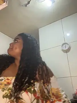 Snapshot of LunaSthena chatting on 09.22.25 LunaSthena online show from 09.22.25