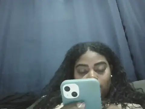 Snapshot of LunaSthena chatting on 09.25.25 LunaSthena online show from 09.25.25