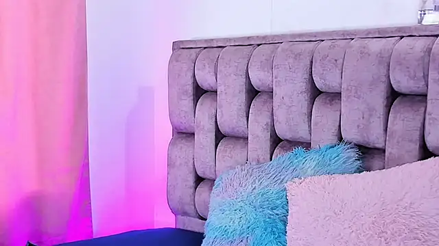 Alexa-Hunter online show from 11.13.25