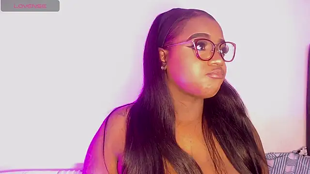 Mimi Gil online show from 10.13.25