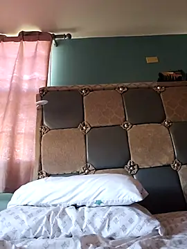 Snapshot of RasingSpark chatting on 12.19.25 RasingSpark online show from 12.19.25