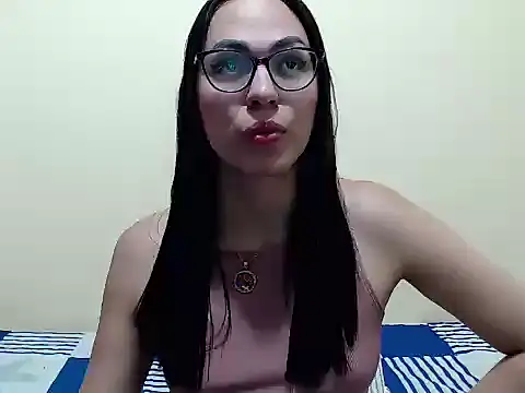 Snapshot of missblu chatting on 12.02.25 missblu online show from 12.02.25