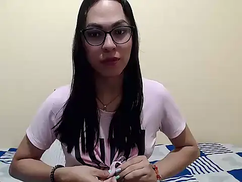 Snapshot of missblu chatting on 12.05.25 missblu online show from 12.05.25