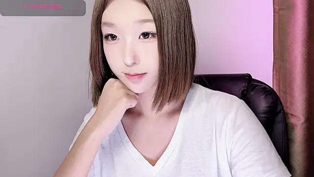 Snapshot of Winnie666- chatting on 10.29.25 Winnie666- online show from 10.29.25