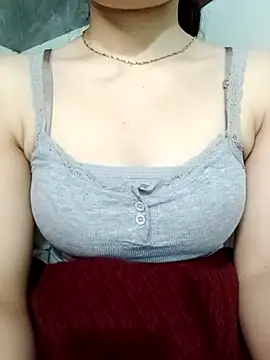 LucyyLy online show from 11.17.25