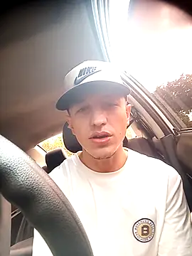 Snapshot of DebutingPathway chatting on 11.09.25 DebutingPathway online show from 11.09.25