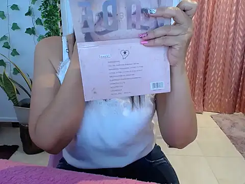 Manuela lara  online show from 09.13.25