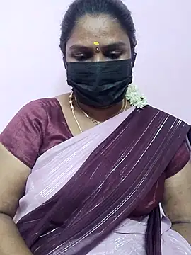 Snapshot of Tamil_Azhaghi25 chatting on 09.18.25 Tamil Azhaghi25 online show from 09.18.25