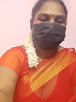 Snapshot of Tamil_Azhaghi25 chatting on 10.18.25 Tamil Azhaghi25 online show from 10.18.25