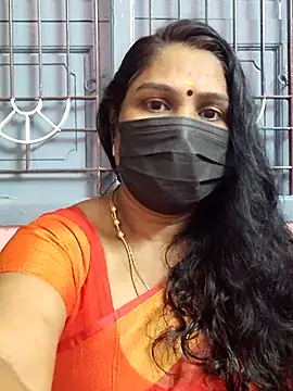 Snapshot of Tamil_Azhaghi25 chatting on 10.31.25 Tamil Azhaghi25 online show from 10.31.25