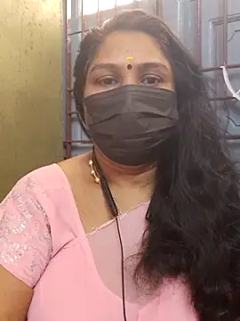 Snapshot of Tamil_Azhaghi25 chatting on 11.04.25 Tamil Azhaghi25 online show from 11.04.25