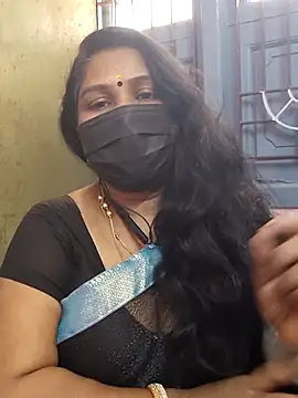 Snapshot of Tamil_Azhaghi25 chatting on 11.05.25 Tamil Azhaghi25 online show from 11.05.25