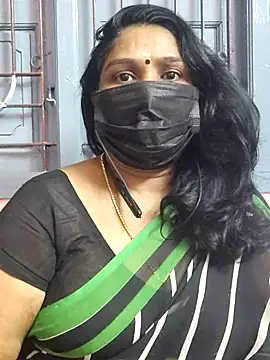 Snapshot of Tamil_Azhaghi25 chatting on 11.18.25 Tamil Azhaghi25 online show from 11.18.25