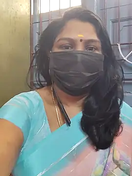 Snapshot of Tamil_Azhaghi25 chatting on 11.20.25 Tamil Azhaghi25 online show from 11.20.25