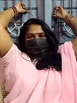 Snapshot of Tamil_Azhaghi25 chatting on 12.17.25 Tamil Azhaghi25 online show from 12.17.25