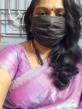 Snapshot of Tamil_Azhaghi25 chatting on 12.18.25 Tamil Azhaghi25 online show from 12.18.25