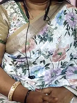 Snapshot of Tamil_Azhaghi25 chatting on 02.02.26 Tamil Azhaghi25 online show from 02.02.26