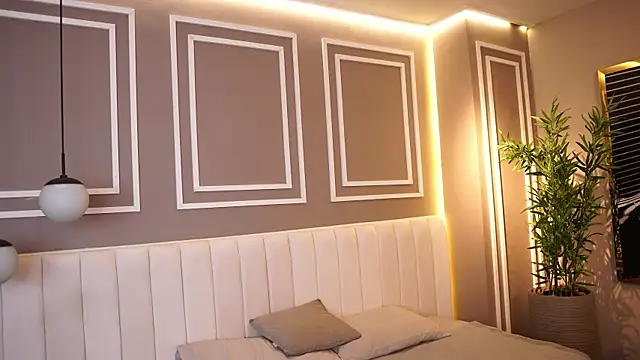 Tayler Kim online show from 11.18.25