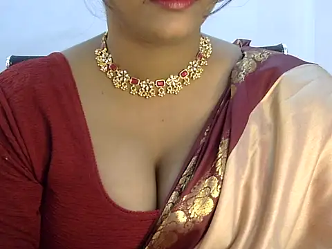 Hott Noor online show from 12.02.25