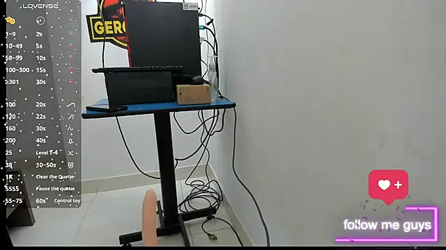 Snapshot of lunna_noir chatting on 09.22.25 lunna noir online show from 09.22.25