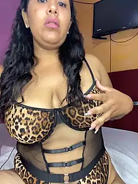 Roxxybigboobs online show from 10.28.25