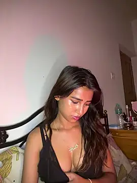 STRIP GLOW online show from 05.02.26