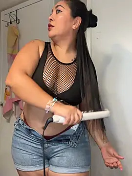 latina curvy22 online show from 05.10.26