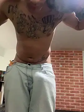 Snapshot of condenovin chatting on 09.18.25 condenovin online show from 09.18.25