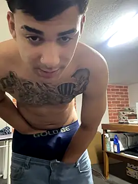 Snapshot of condenovin chatting on 10.10.25 condenovin online show from 10.10.25